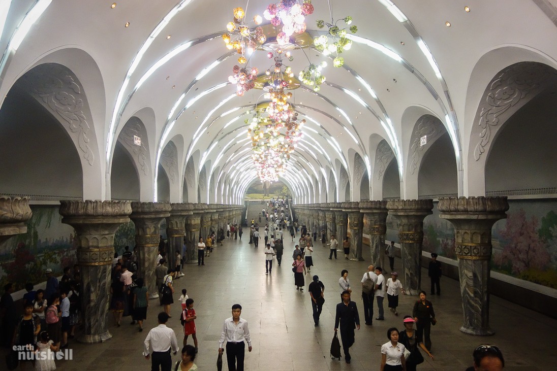 10-pyongyang-metro-yonggwang.jpg