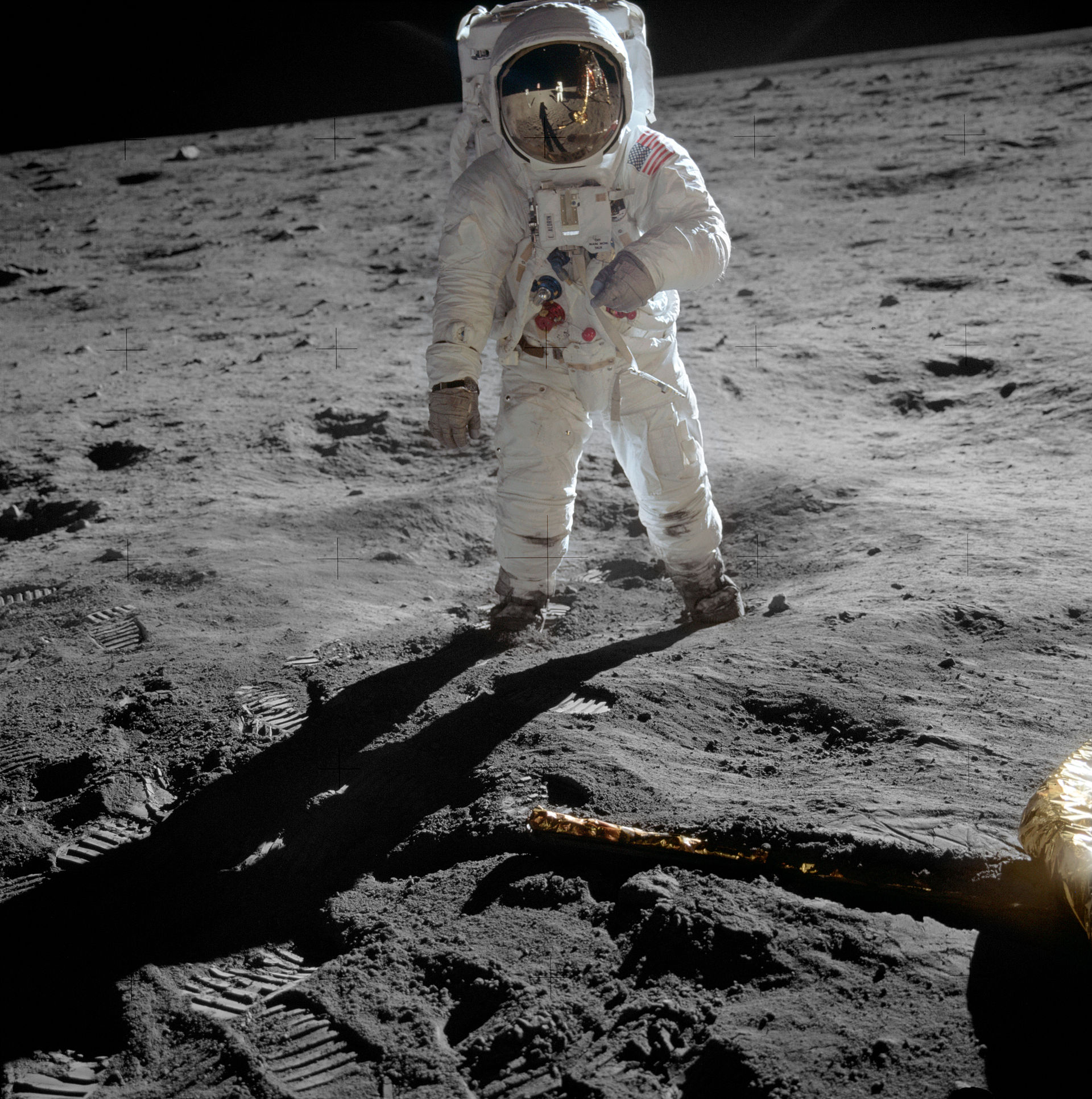 1920px-Aldrin_Apollo_11_original.jpg