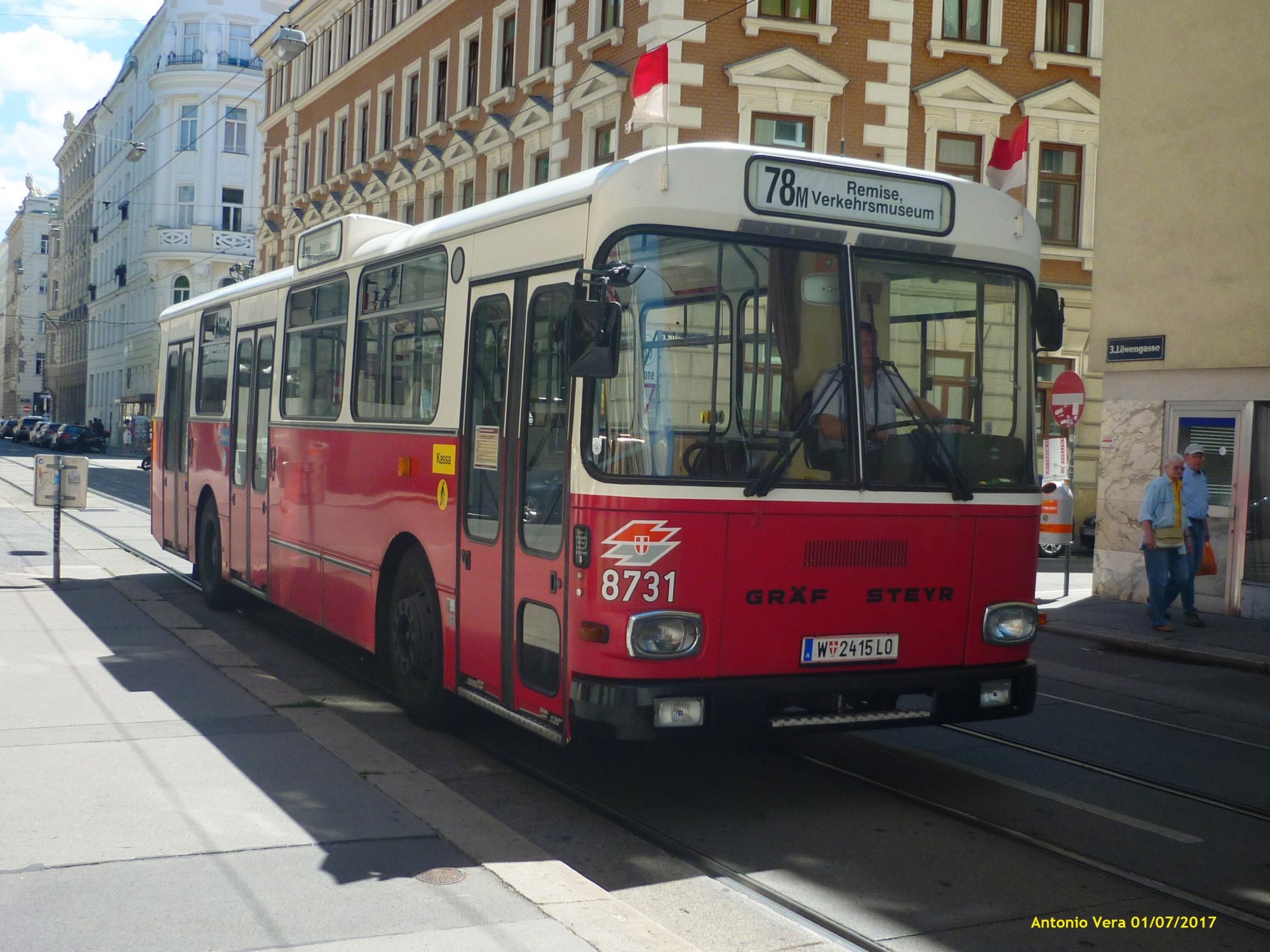 8731_WienerLinien_-_Flickr_-_antoniovera1.jpg