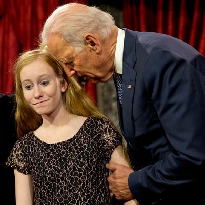 93d6e6ae817a8a3e1e271217aa07670fc1-2-joe-biden-b.rsquare.w400.jpg