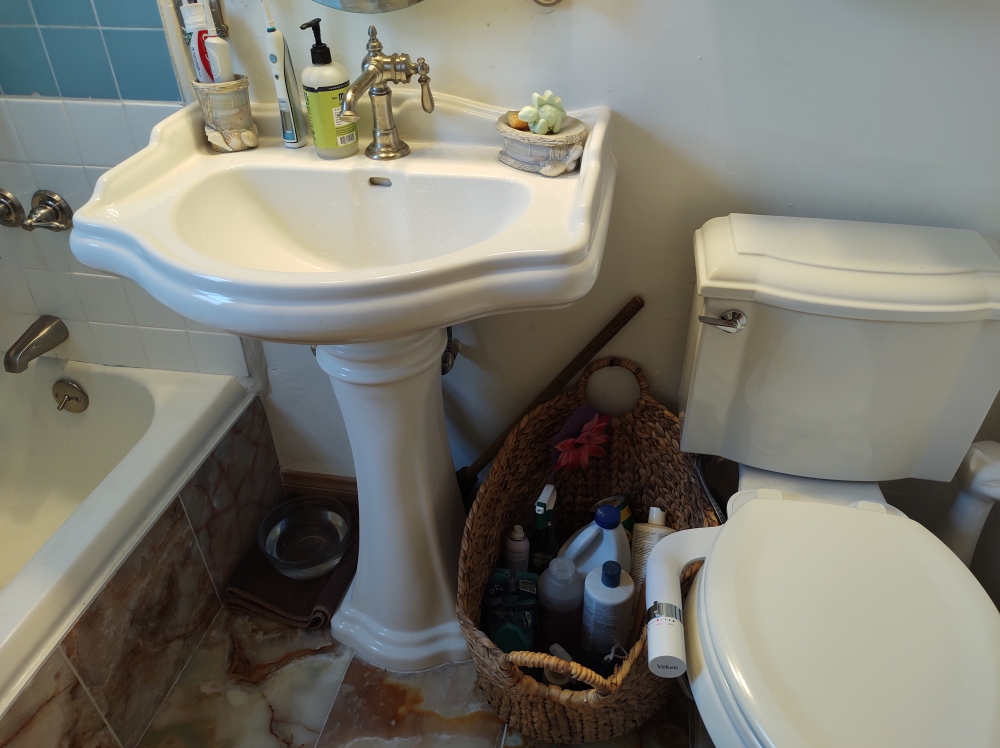 bathroom_sink_toilet.jpg