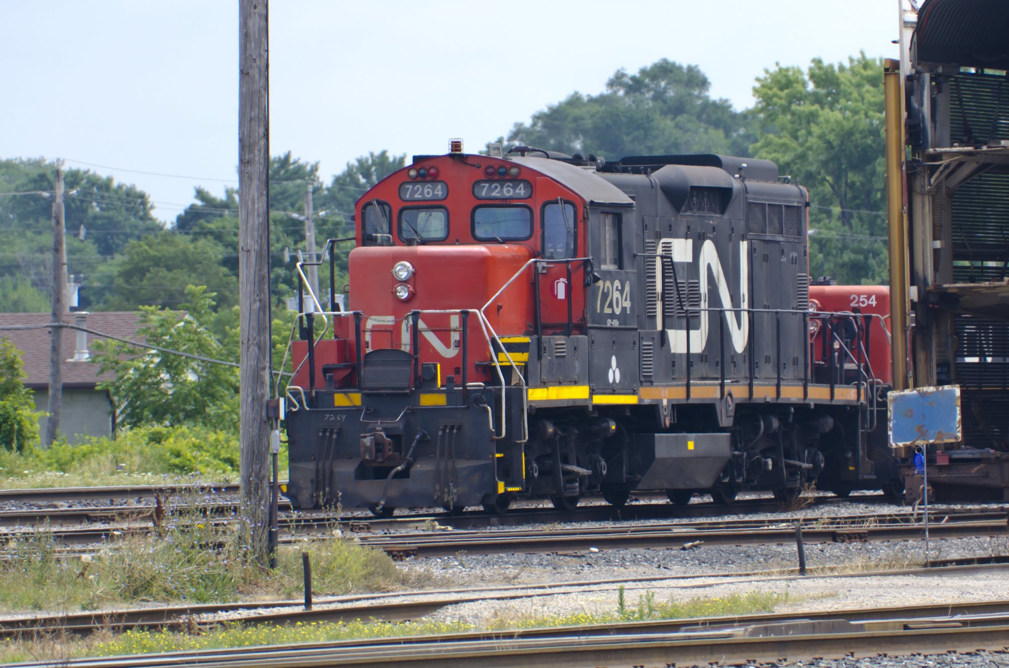 Canadian-National-Railway-7264-diesel-locomotive-GP9.jpg