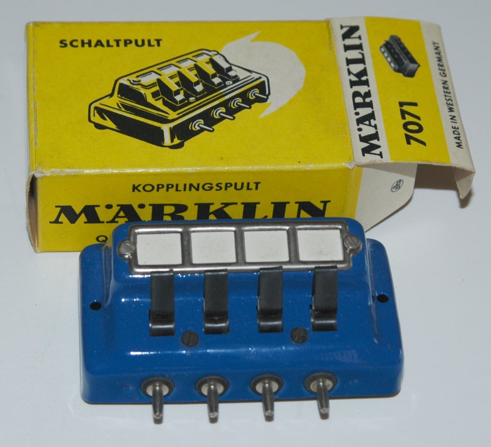 Downloading 7071_716.jpg