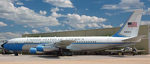 DSC_0863 VC-137B 58-6971 left side rev 20120129 m.jpg