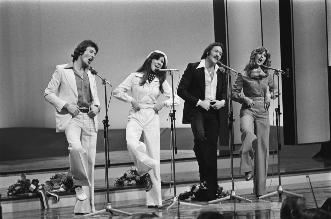 Eurovision_Song_Contest_1976_-_Brotherhood_Of_Man_3.jpg