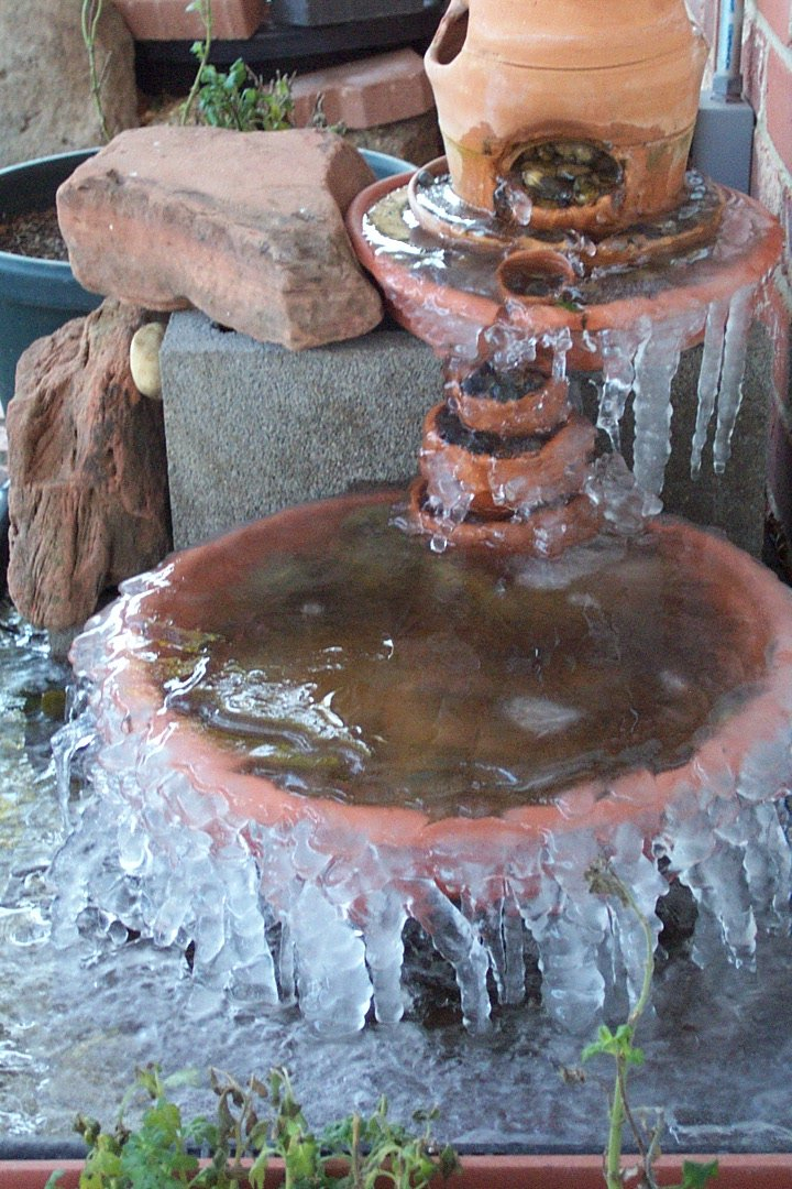 frozen_fountain_012303.jpg