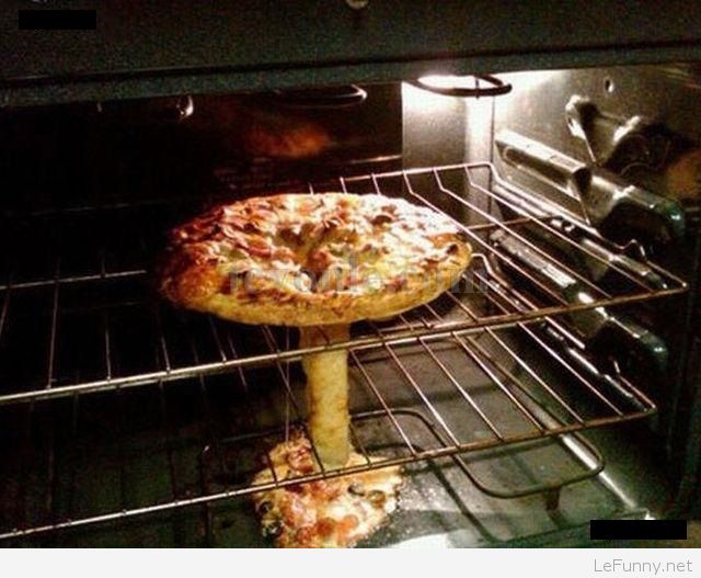 Funny-pizza-cooking-accident.jpg
