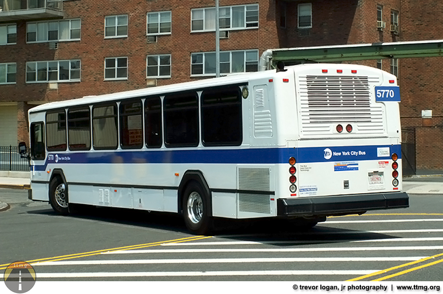 NYCB_Gillig_5770b.jpg