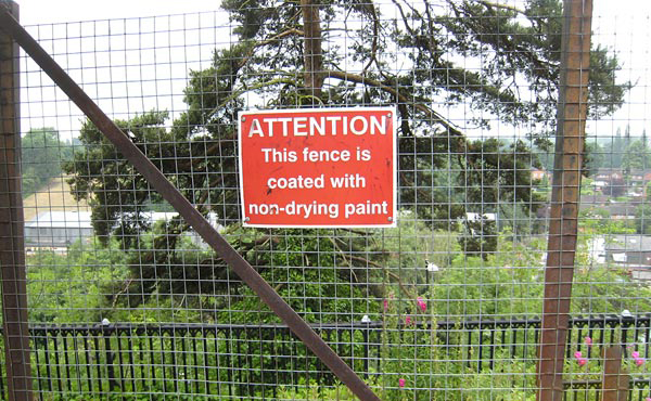 zz Funny-Signs-Fence-31.jpg